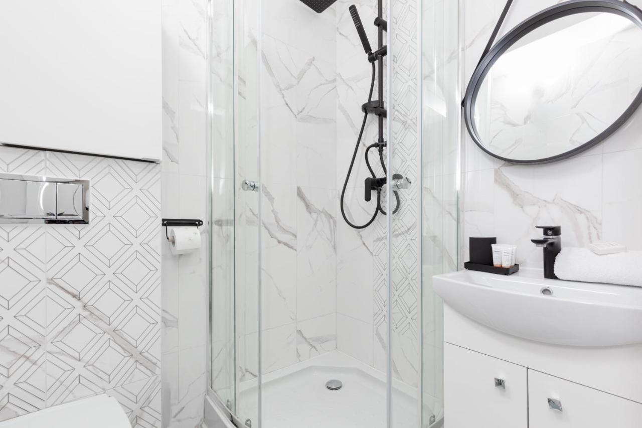 Micro Apartment Miaczynska By Noclegi Renters Varsó Kültér fotó