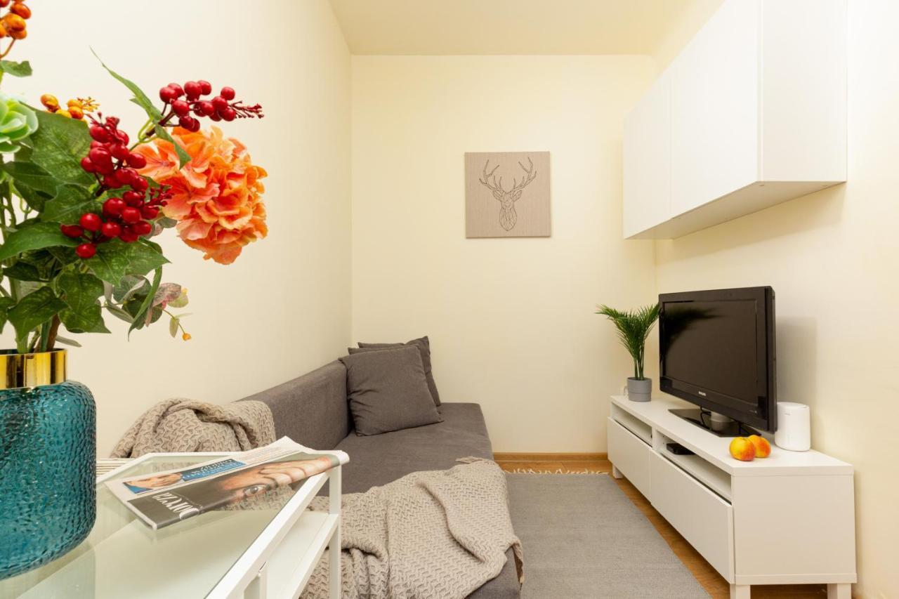 Micro Apartment Miaczynska By Noclegi Renters Varsó Kültér fotó