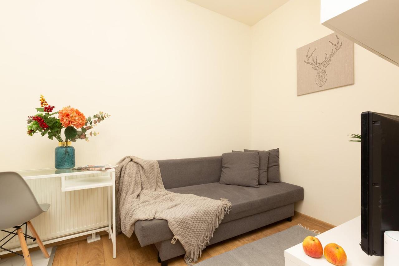 Micro Apartment Miaczynska By Noclegi Renters Varsó Kültér fotó